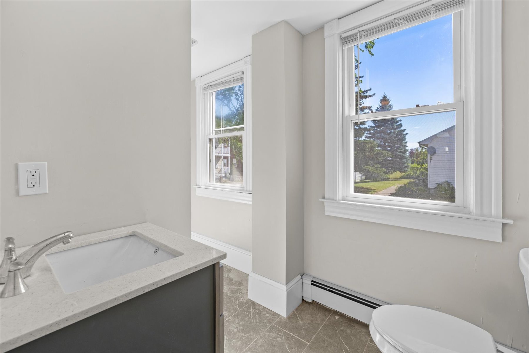  96-98 Clara St, New Bedford, MA, 02744 - 物件實景
