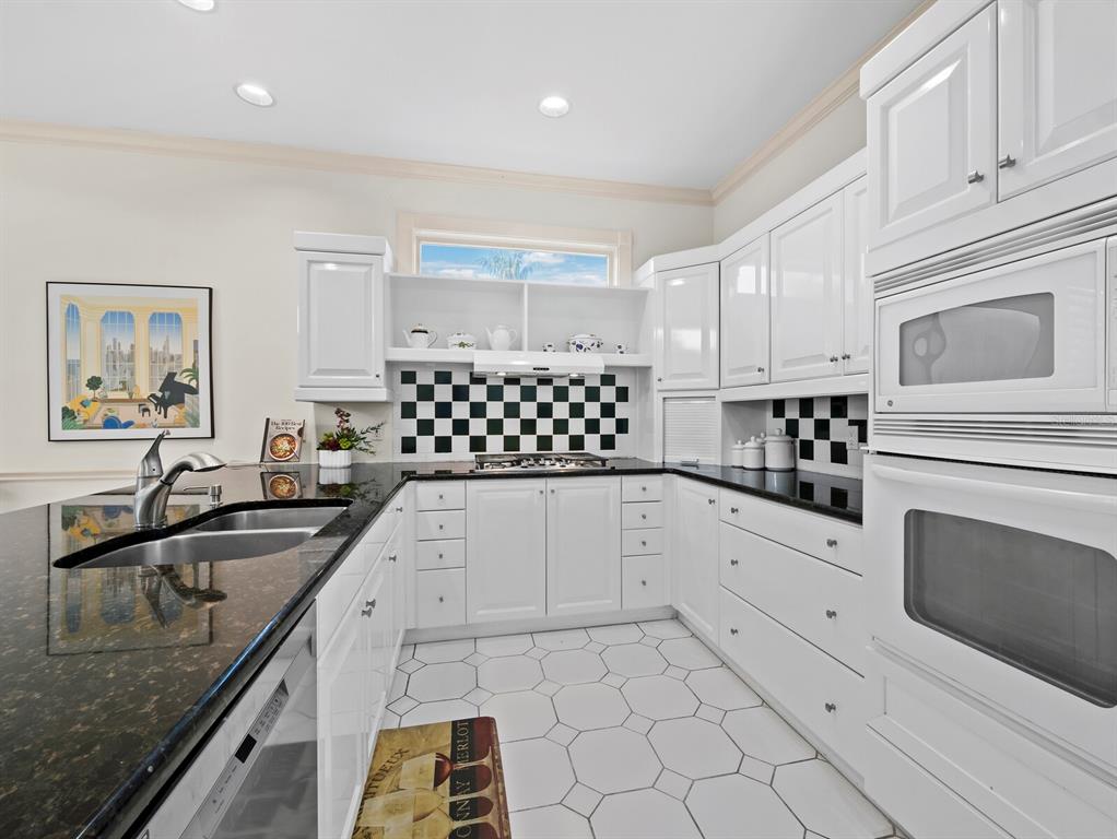 Longboat Key, Florida, 34228, United States, 3 Bedrooms Bedrooms, ,4 BathroomsBathrooms,Residential,For Sale,1988041