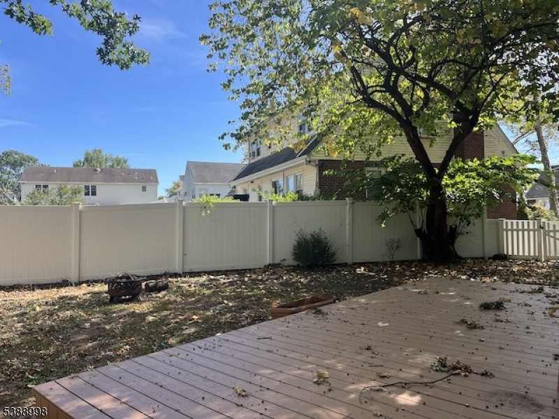 Teaneck Twp., New Jersey, 07666, United States, 3 Bedrooms Bedrooms, ,3 BathroomsBathrooms,Residential,For Sale,1996868