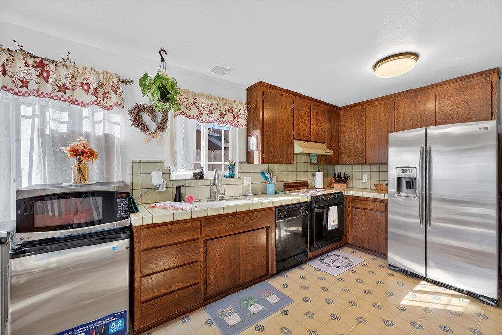 Salinas, California, 93906, United States, 3 Bedrooms Bedrooms, ,2 BathroomsBathrooms,Residential,For Sale,2008561