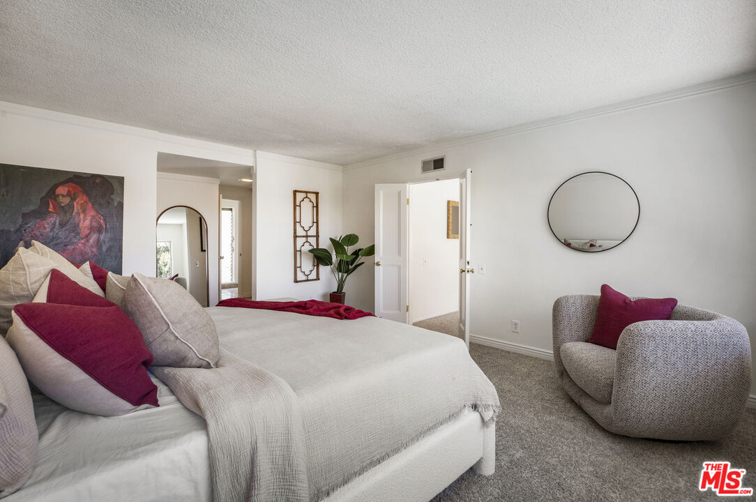 Los Angeles, California, 90027, United States, 4 Bedrooms Bedrooms, ,4 BathroomsBathrooms,Residential,For Sale,1918176