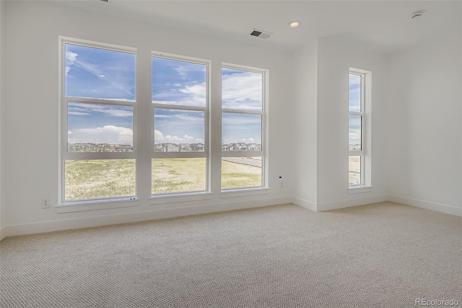 Aurora, Colorado, 80019, United States, 4 Bedrooms Bedrooms, ,4 BathroomsBathrooms,Residential,For Sale,1902538