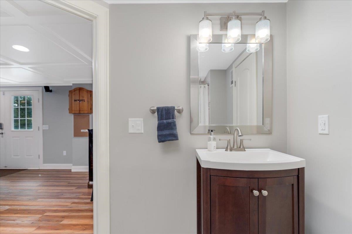 Bedford, New Hampshire, 03110, United States, 4 Bedrooms Bedrooms, ,5 BathroomsBathrooms,Residential,For Sale,1865787