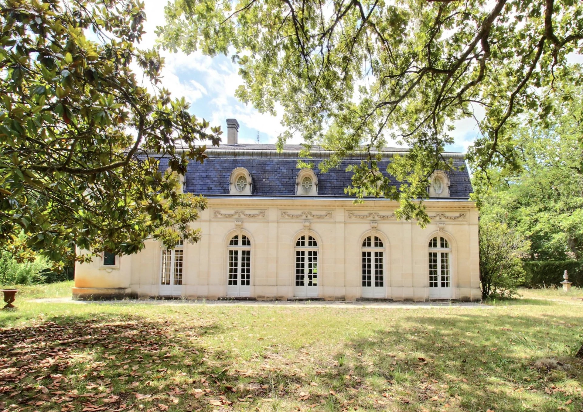 Le Bouscat, New Aquitaine, 33110, FR, 10 Bedrooms Bedrooms, ,Residential,For Sale,1401251