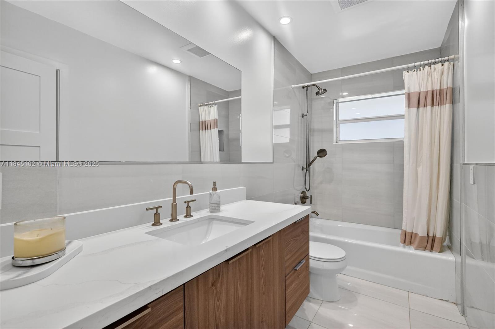 Palmetto Bay, Florida, 33158, United States, 4 Bedrooms Bedrooms, ,4 BathroomsBathrooms,Residential,For Sale,1900874
