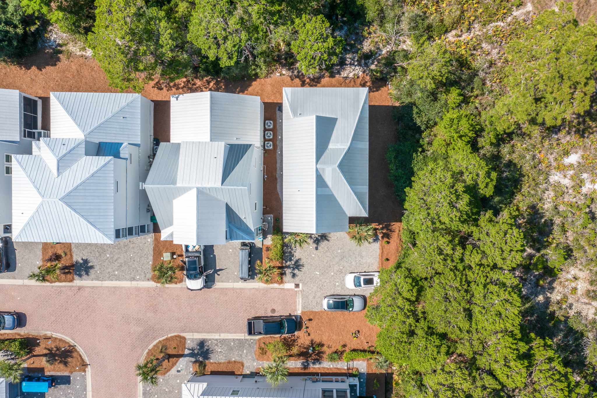  Like-New Coastal Retreat with Rare Privacy and Porches on Every Level - 物件實景