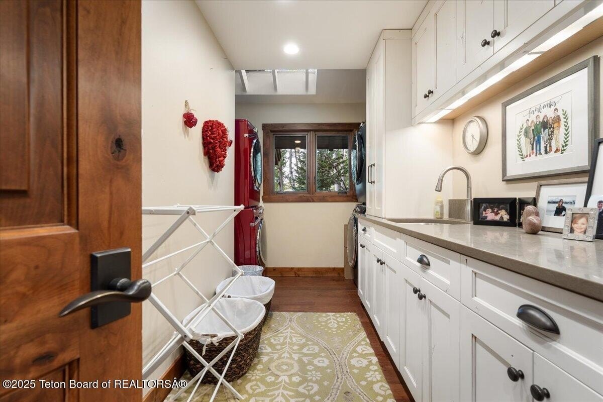 Jackson, Wyoming, 83001, United States, 5 Bedrooms Bedrooms, ,1 BathroomBathrooms,Residential,For Sale,1831130