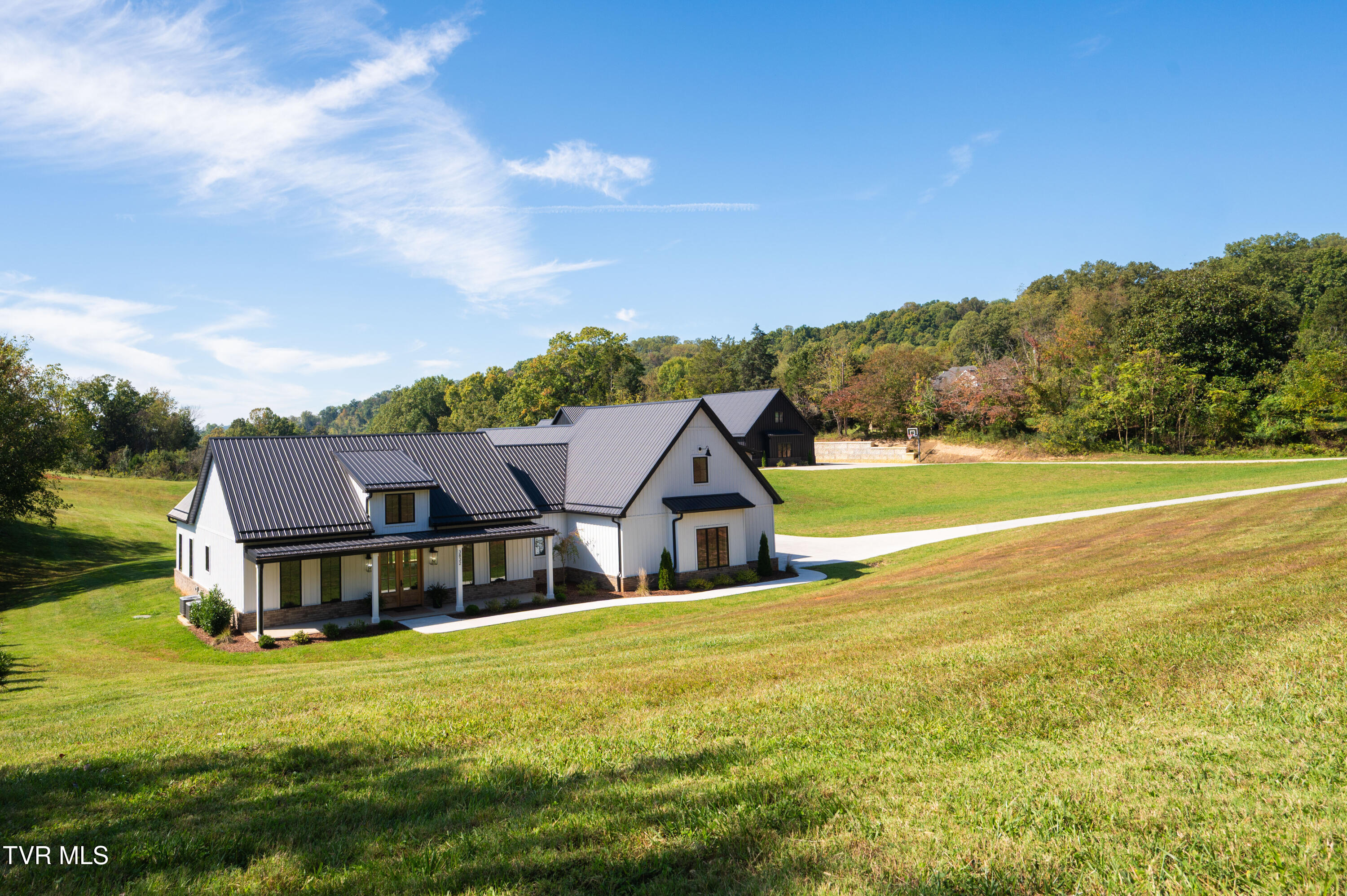 Kingsport, Tennessee, 37664, United States, 4 Bedrooms Bedrooms, ,4 BathroomsBathrooms,Residential,For Sale,1981214