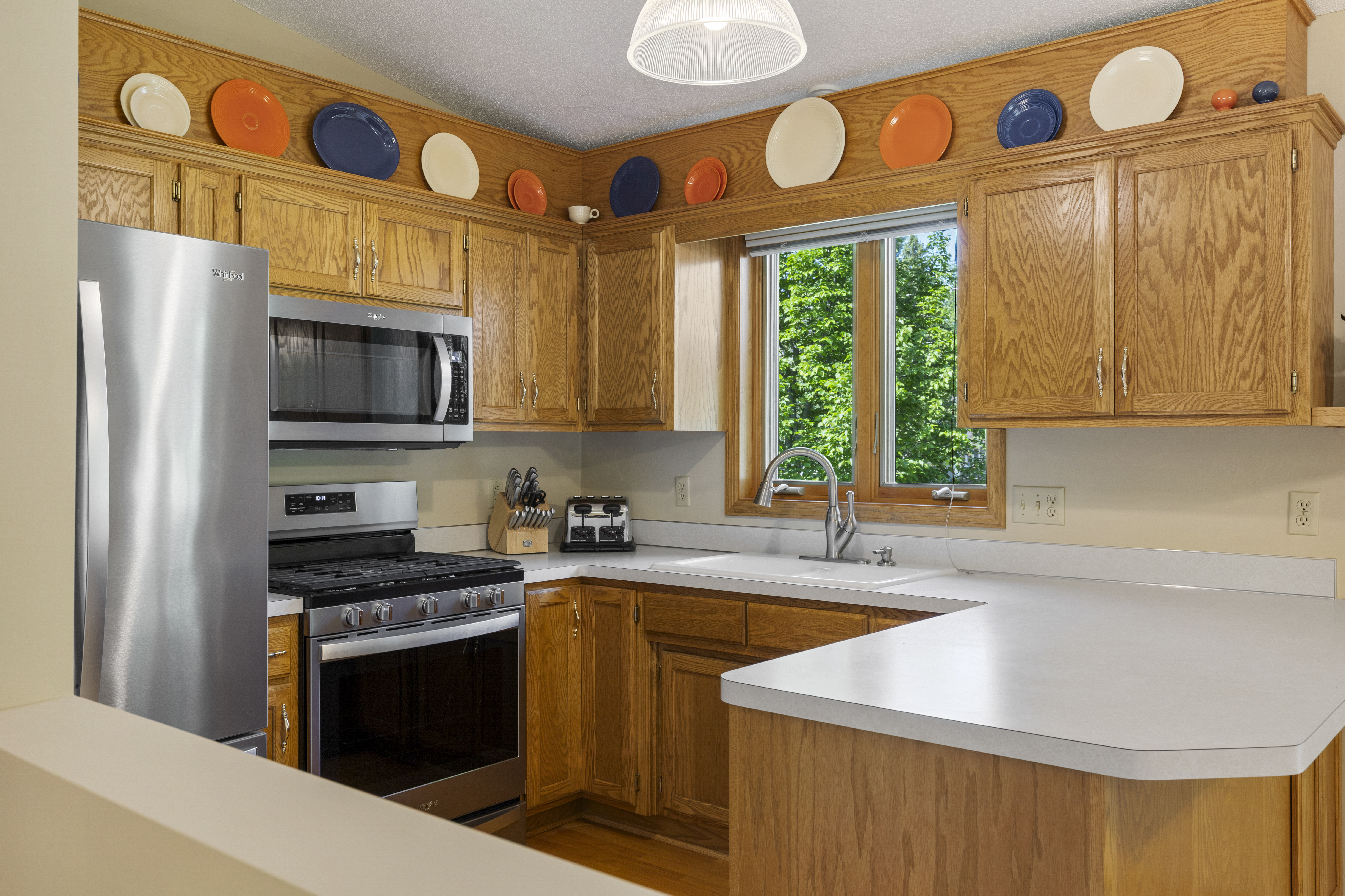  Inviting Champlin Living with Thoughtful Modern Updates - 物件實景