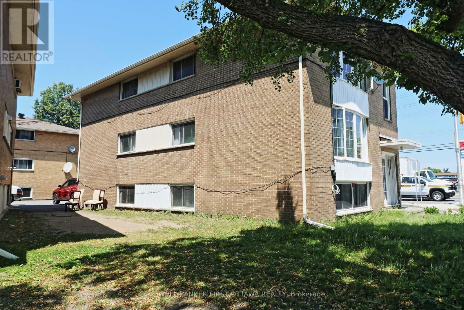 OTTAWA, Ontario, K1K 1L3, CA, 9 Bedrooms Bedrooms, ,3 BathroomsBathrooms,Residential,For Sale,1874151