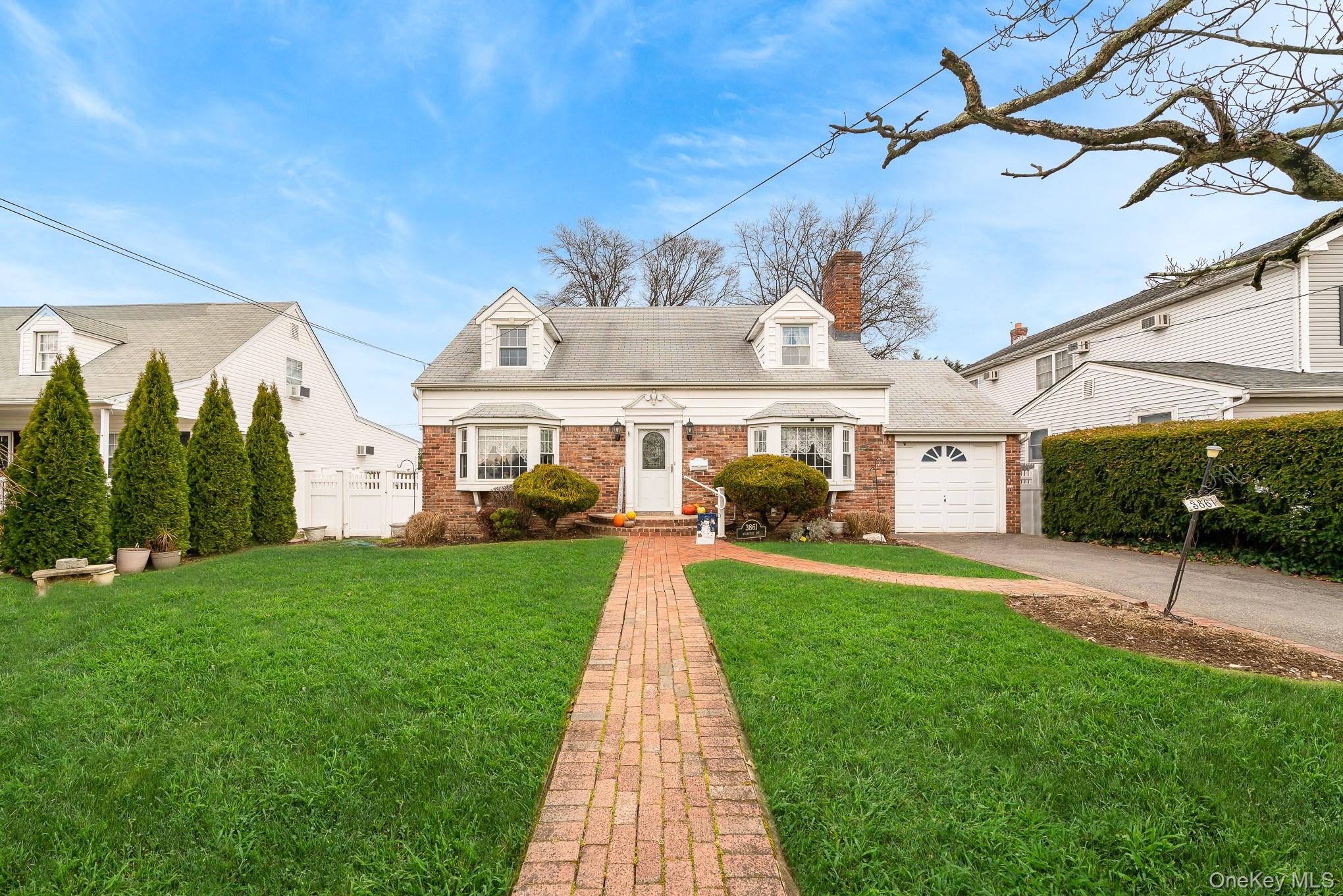 Seaford, New York, 11783, United States, 3 Bedrooms Bedrooms, ,2 BathroomsBathrooms,Residential,For Sale,2005849