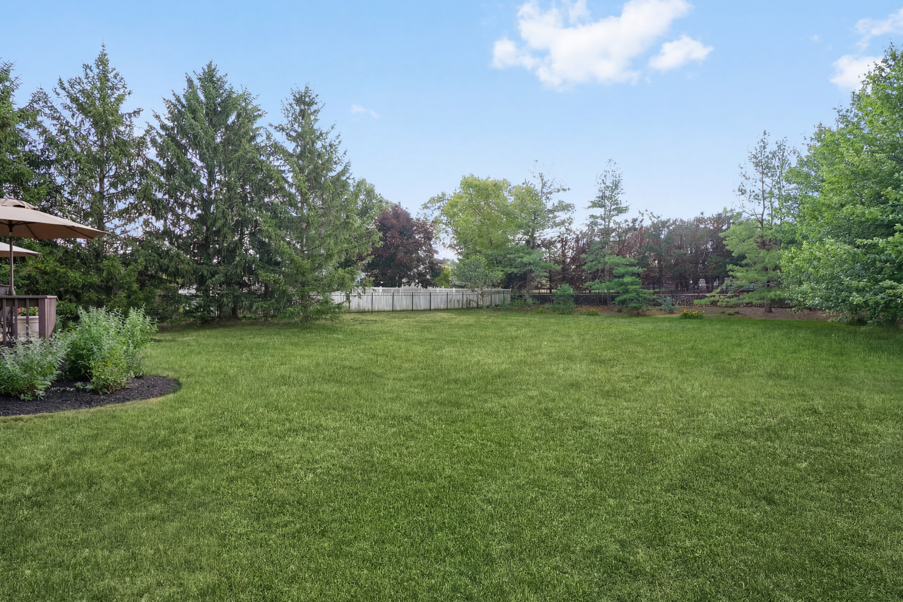  ?Staats Farm? Colonial Blends Classic Charm with Modern Updates - 物件實景