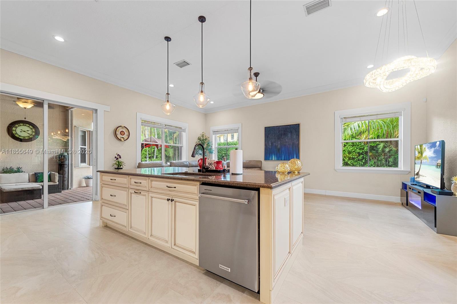 Weston, Florida, 33327, United States, 4 Bedrooms Bedrooms, ,3 BathroomsBathrooms,Residential,For Sale,1913300