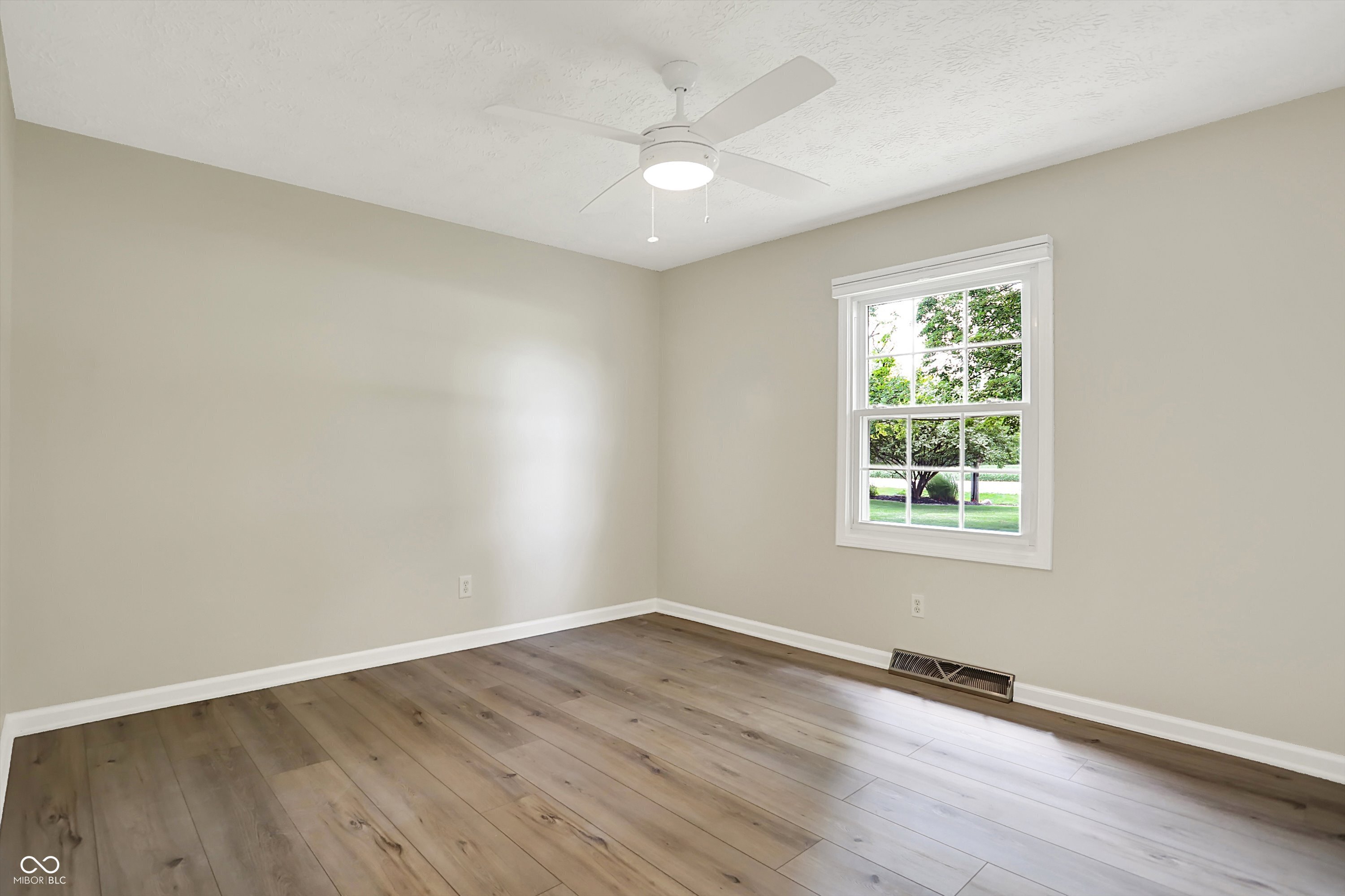 Zionsville, Indiana, 46077, United States, 3 Bedrooms Bedrooms, ,3 BathroomsBathrooms,Residential,For Sale,1975998