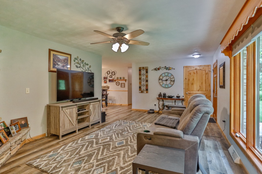Wausau, Wisconsin, 54401, United States, 3 Bedrooms Bedrooms, ,3 BathroomsBathrooms,Residential,For Sale,1874102