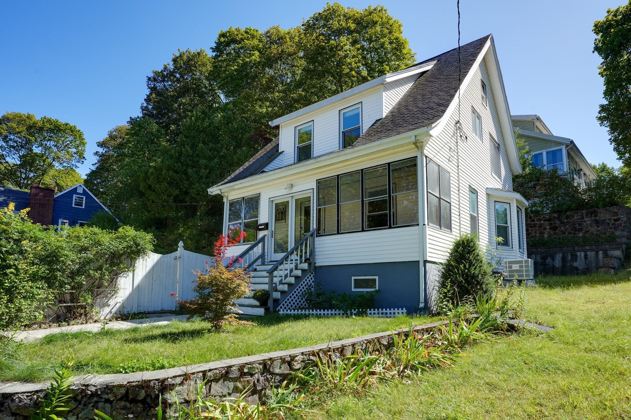 Wakefield Ave, Saugus, MA 01906