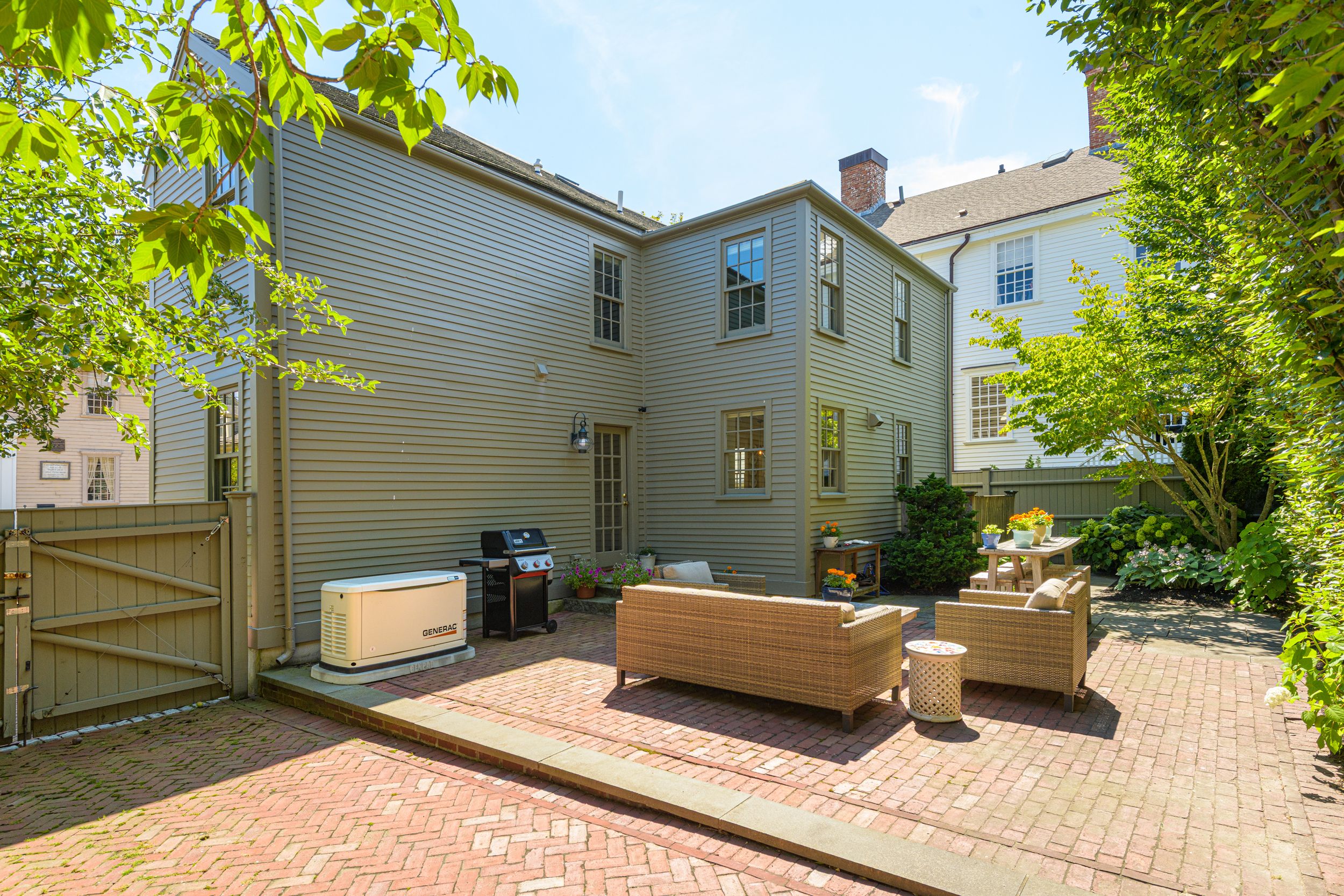  Exquisitely Renovated Home One Block from Water - 物件實景