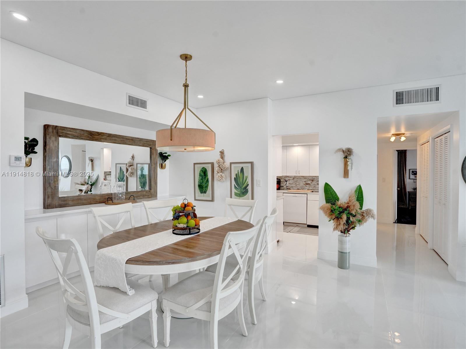 Hollywood, Florida, 33021, United States, 2 Bedrooms Bedrooms, ,3 BathroomsBathrooms,Residential,For Sale,1997464