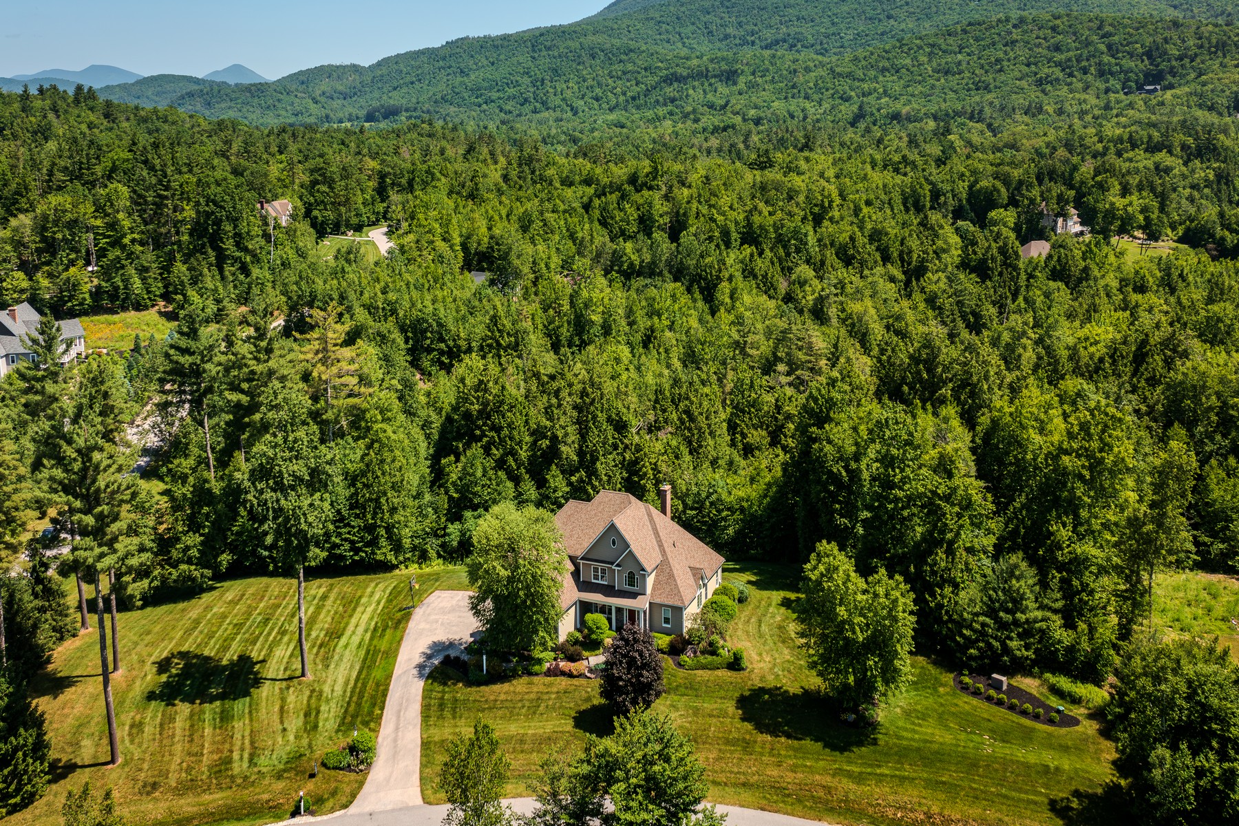  Stunning Custom Home - 物件實景