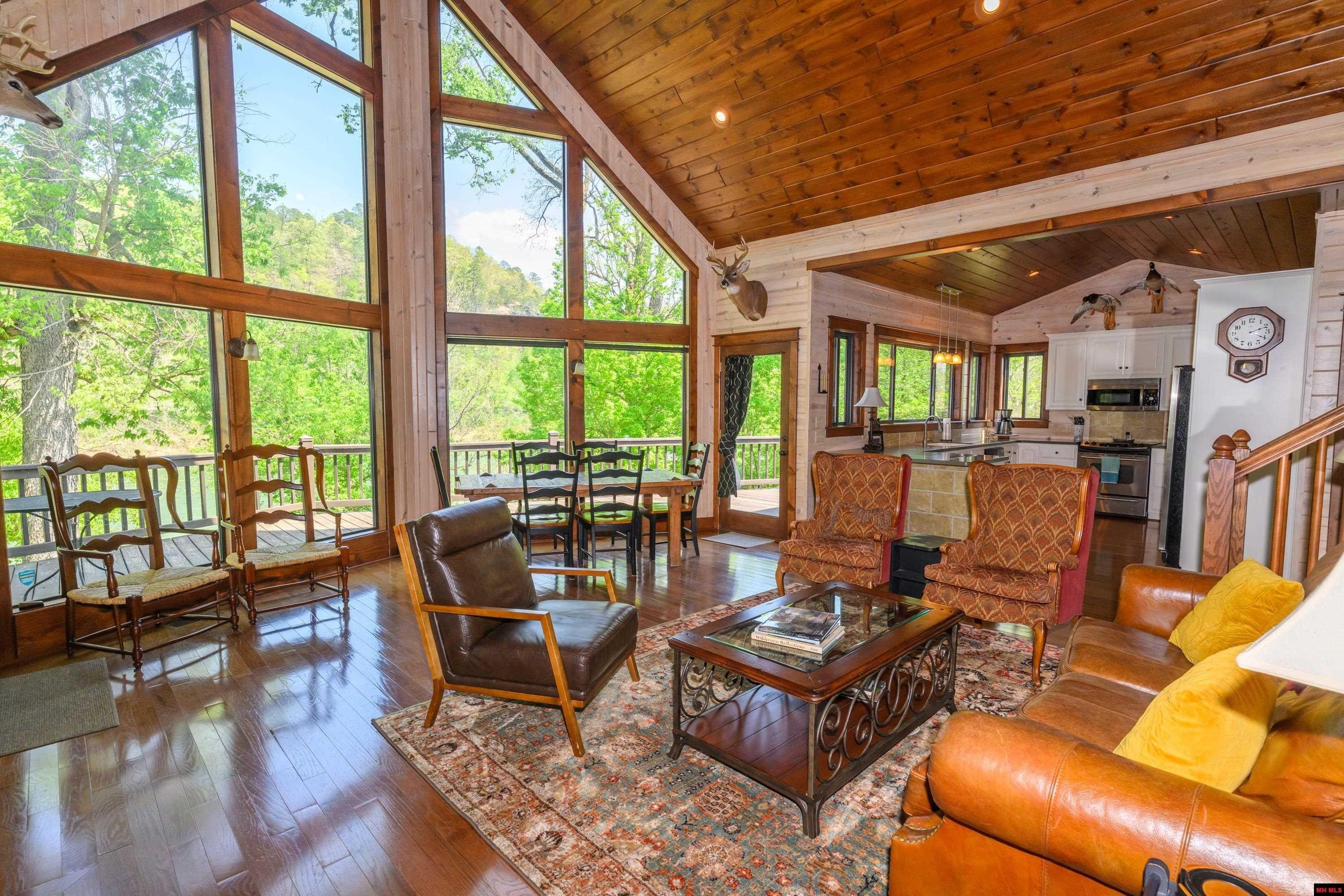 Norfork, Arkansas, 72658, United States, 3 Bedrooms Bedrooms, ,3 BathroomsBathrooms,Residential,For Sale,1921942