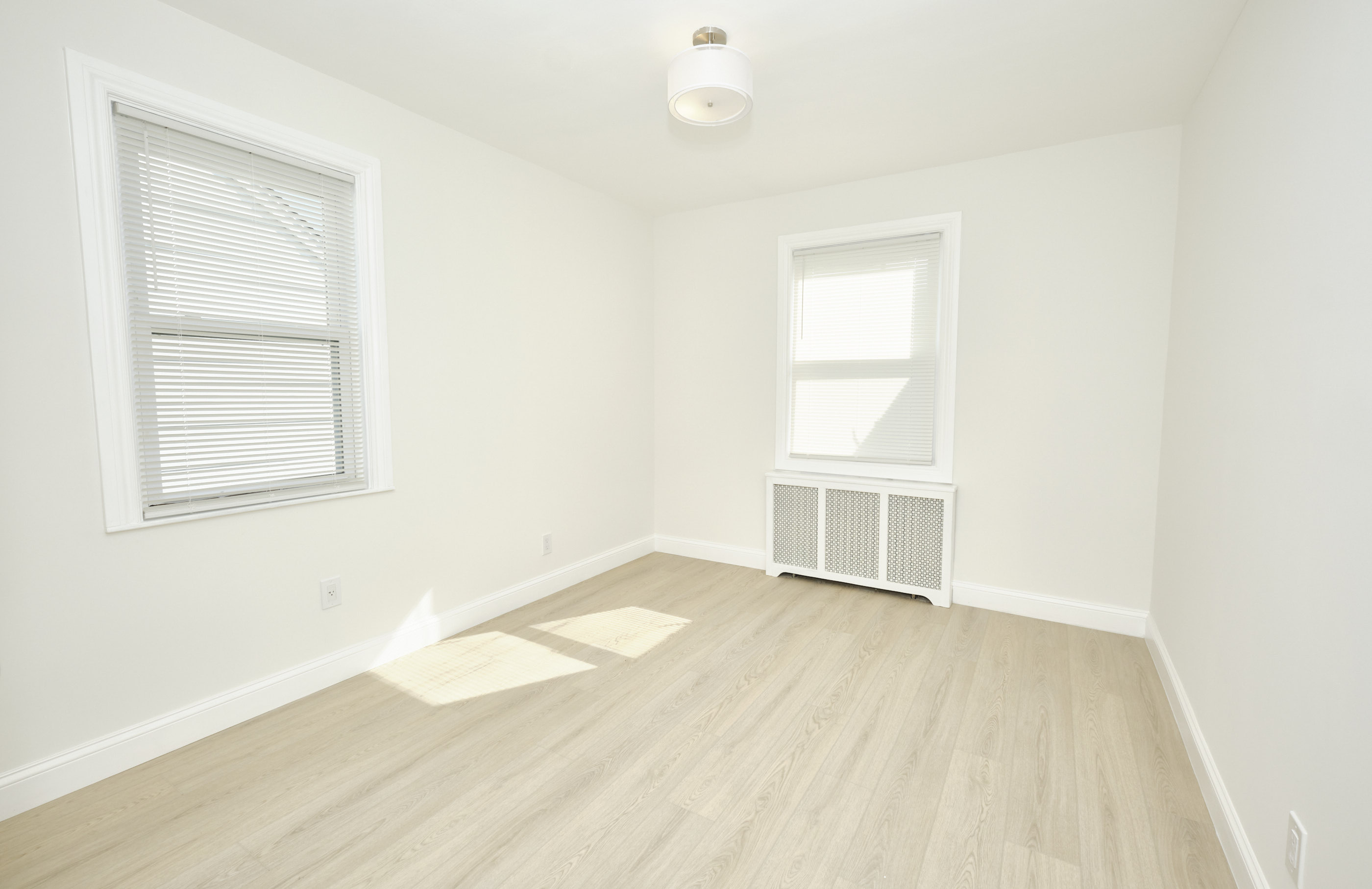 Elmont, New York, 11003, United States, 5 Bedrooms Bedrooms, ,2 BathroomsBathrooms,Residential,For Sale,1981146