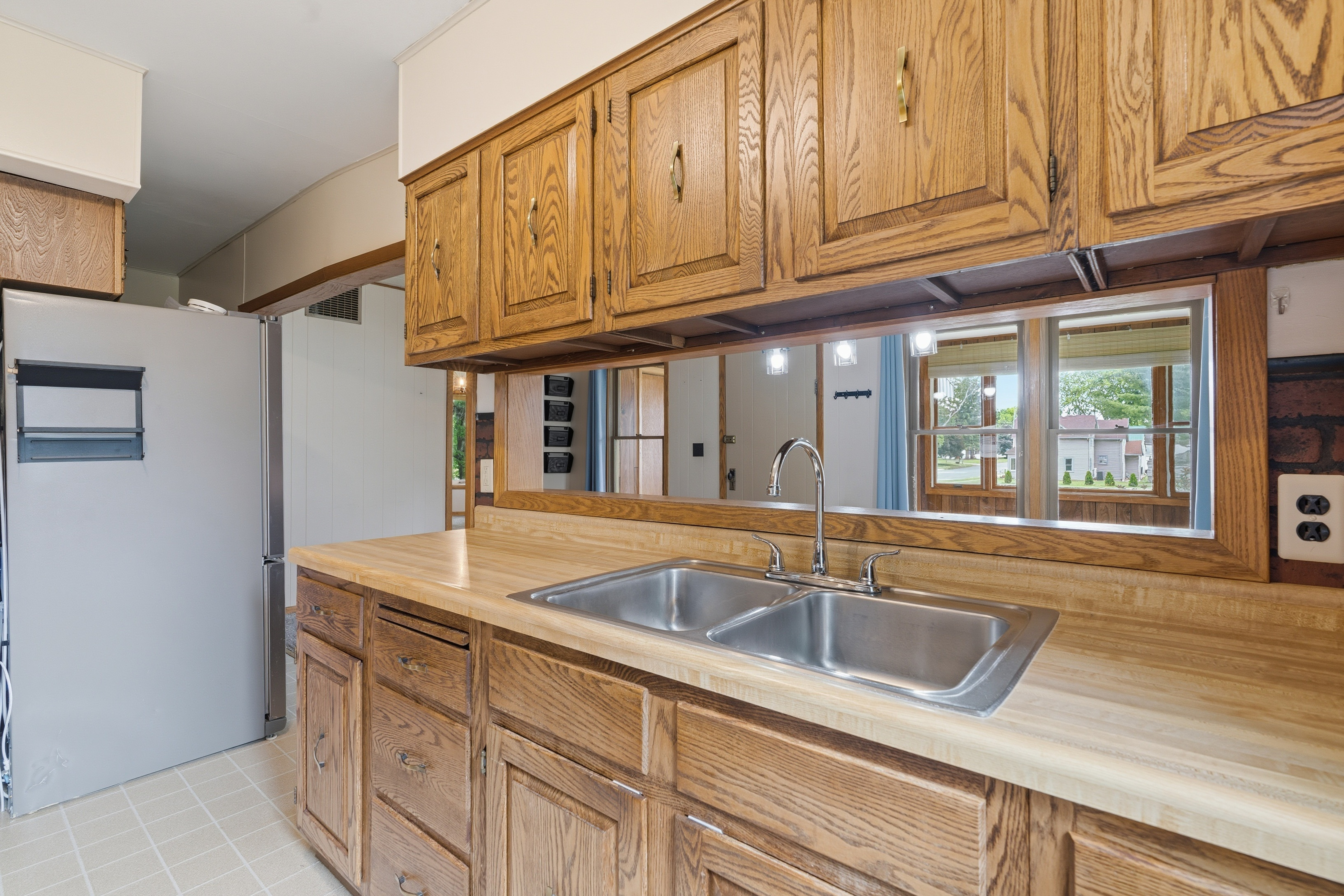  Charming Corner Lot Living in the Heart of Elgin - 物件實景