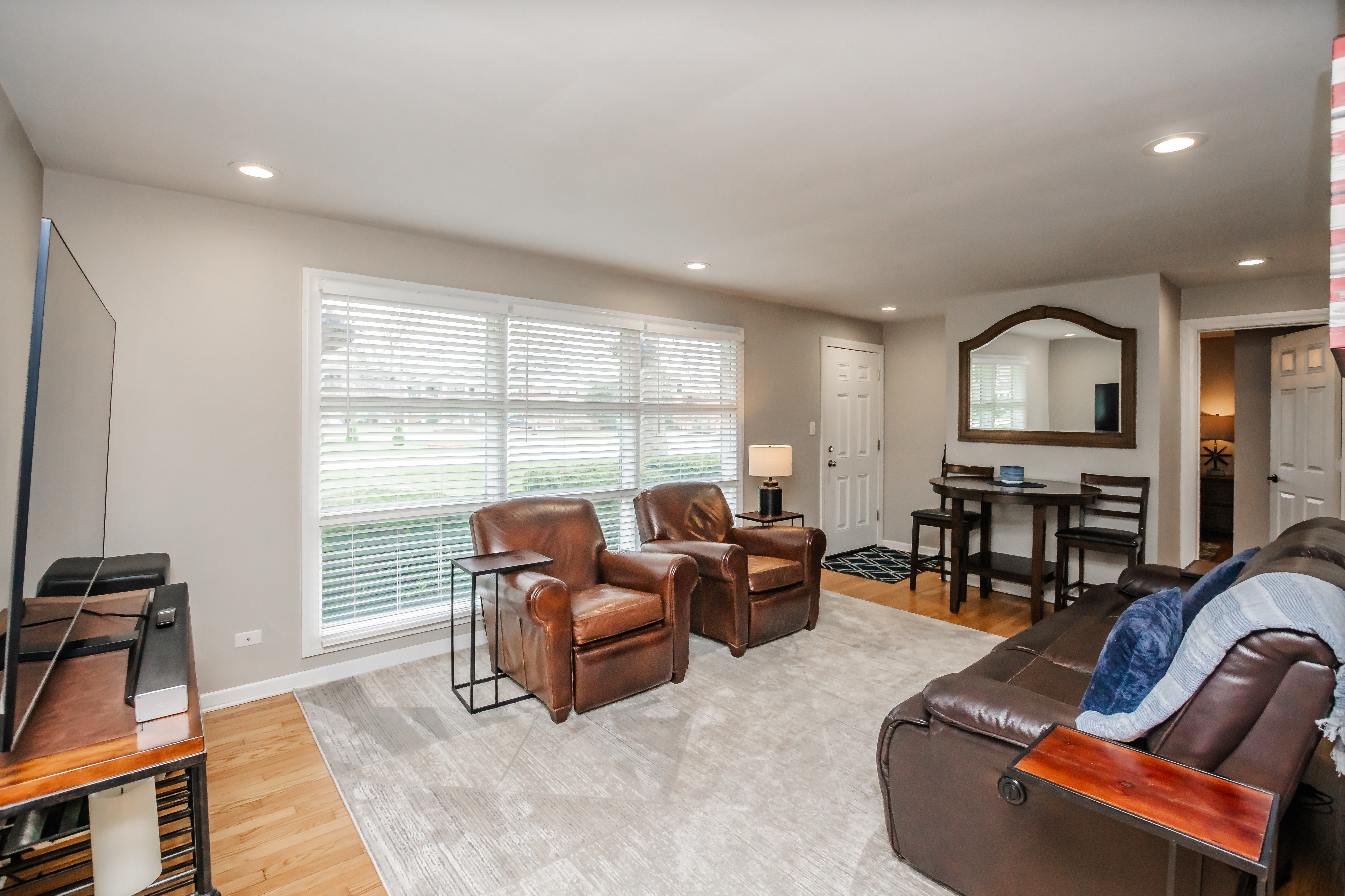  Beautifully Maintained Starter Home - 物件實景