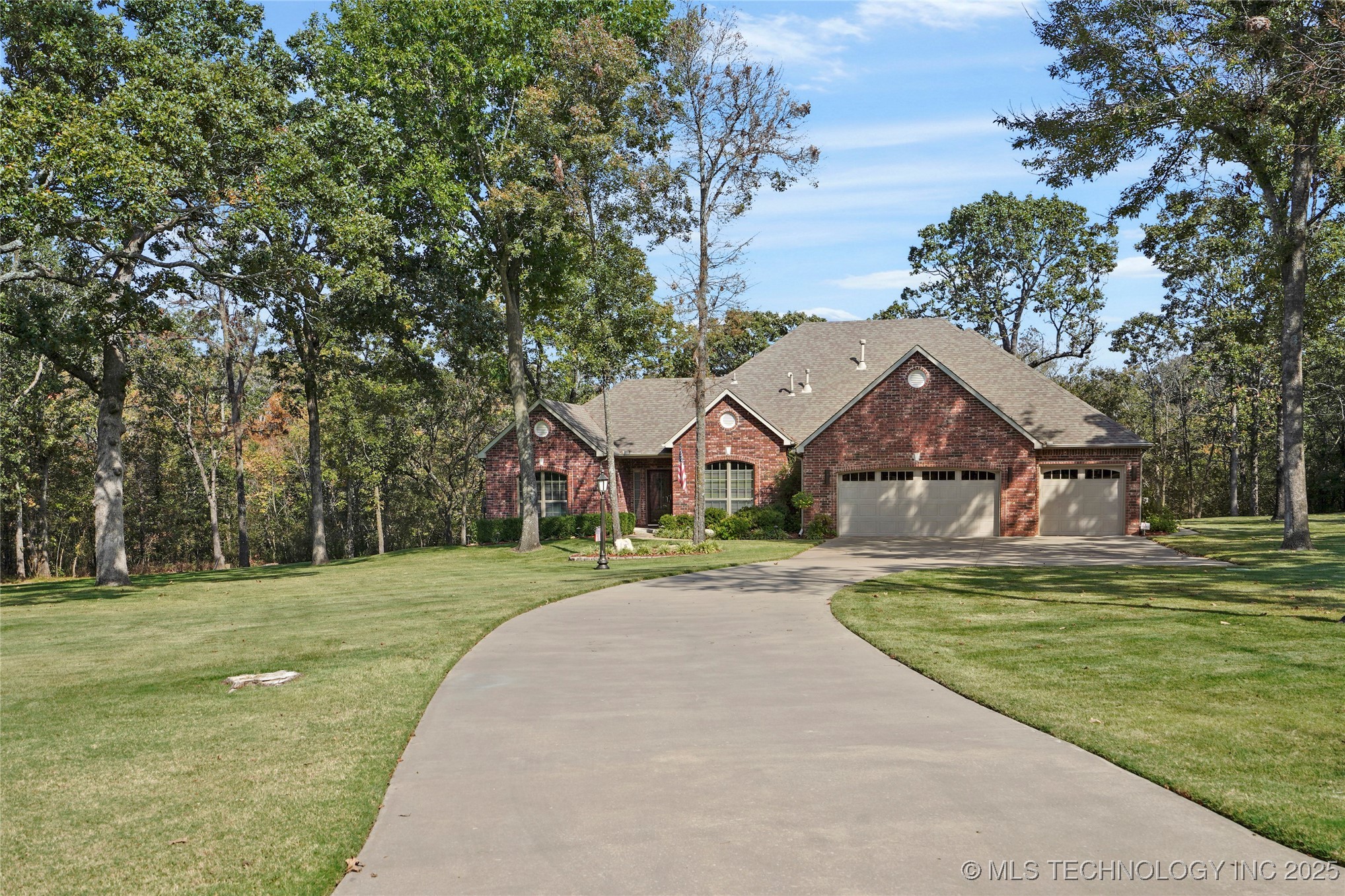 Catoosa, Oklahoma, 74015, United States, 3 Bedrooms Bedrooms, ,3 BathroomsBathrooms,Residential,For Sale,1987944