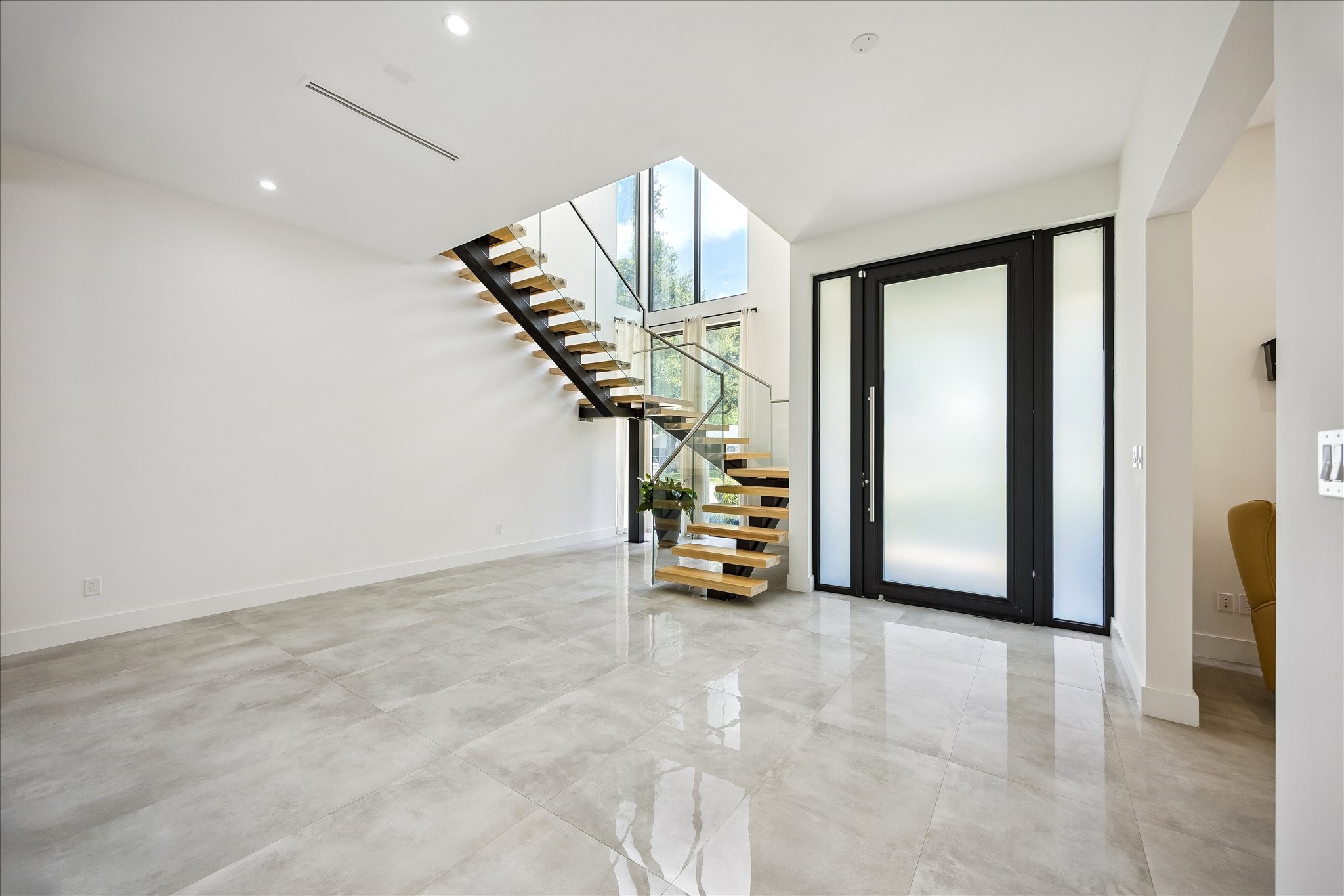  9909 Larston Street - 物件實景