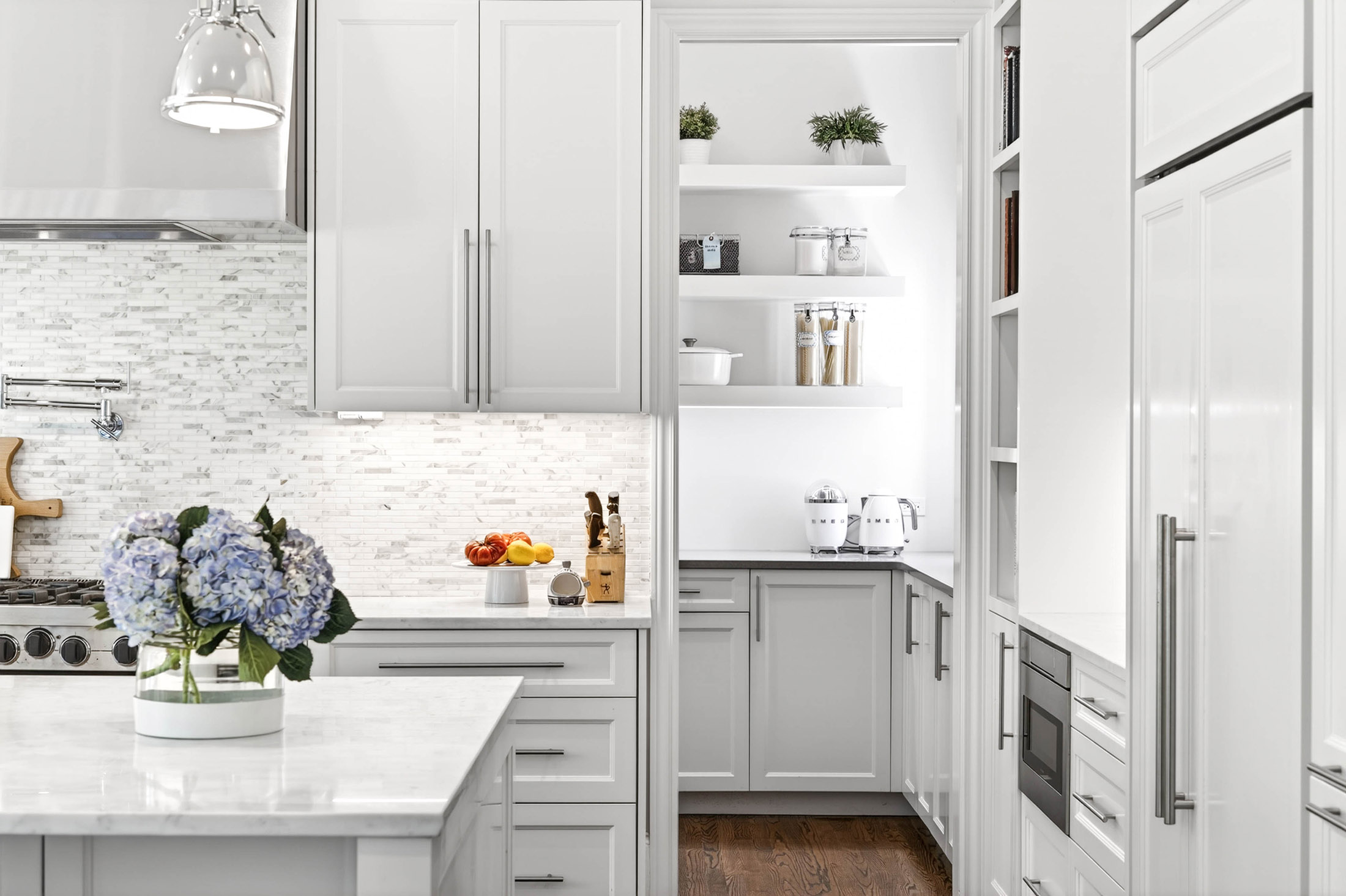  Stunning Estate with Pool Set on 1.3+/- Private Acres - 物件實景