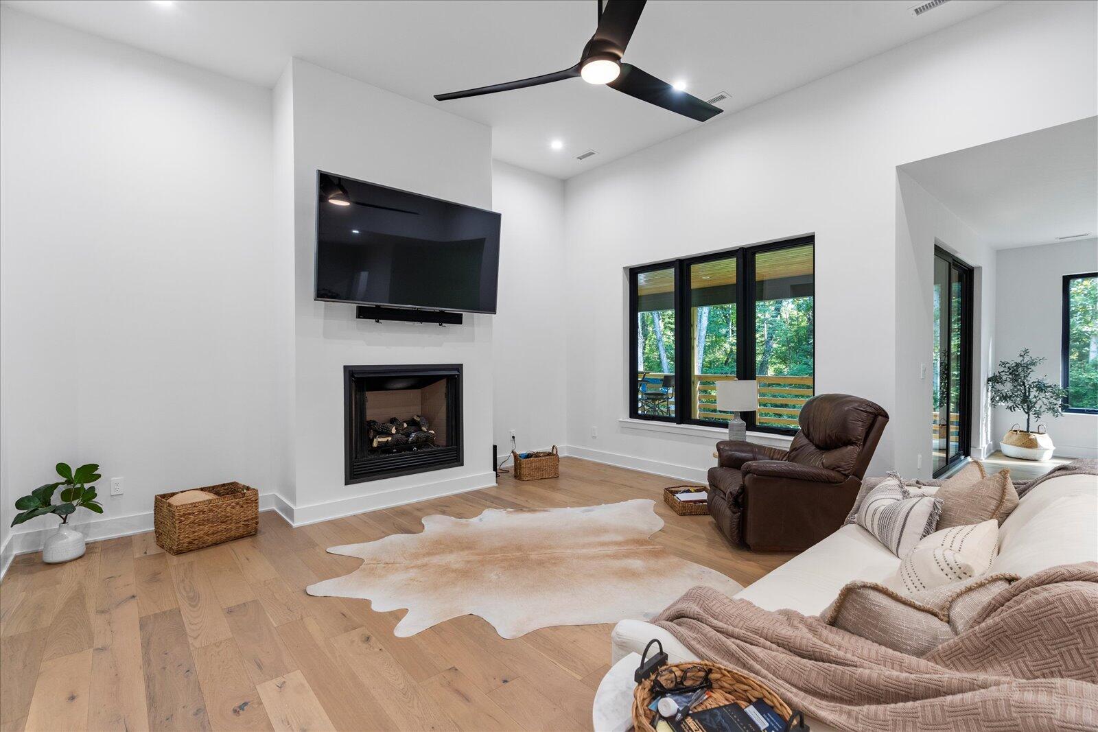 Whitwell, Tennessee, 37397, United States, 3 Bedrooms Bedrooms, ,3 BathroomsBathrooms,Residential,For Sale,1980054