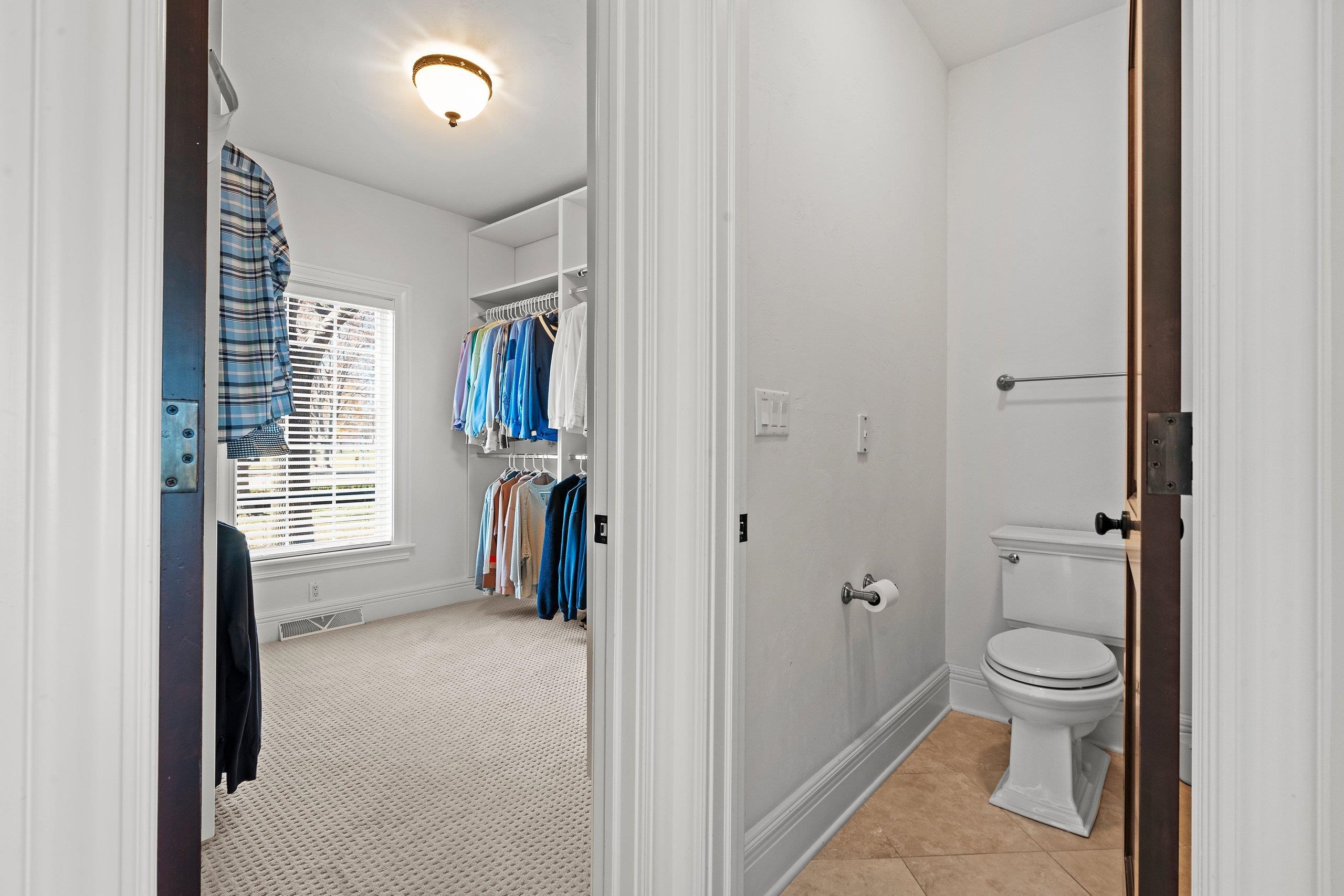 MENASHA, Wisconsin, 54952, United States, 6 Bedrooms Bedrooms, ,5 BathroomsBathrooms,Residential,For Sale,1994548