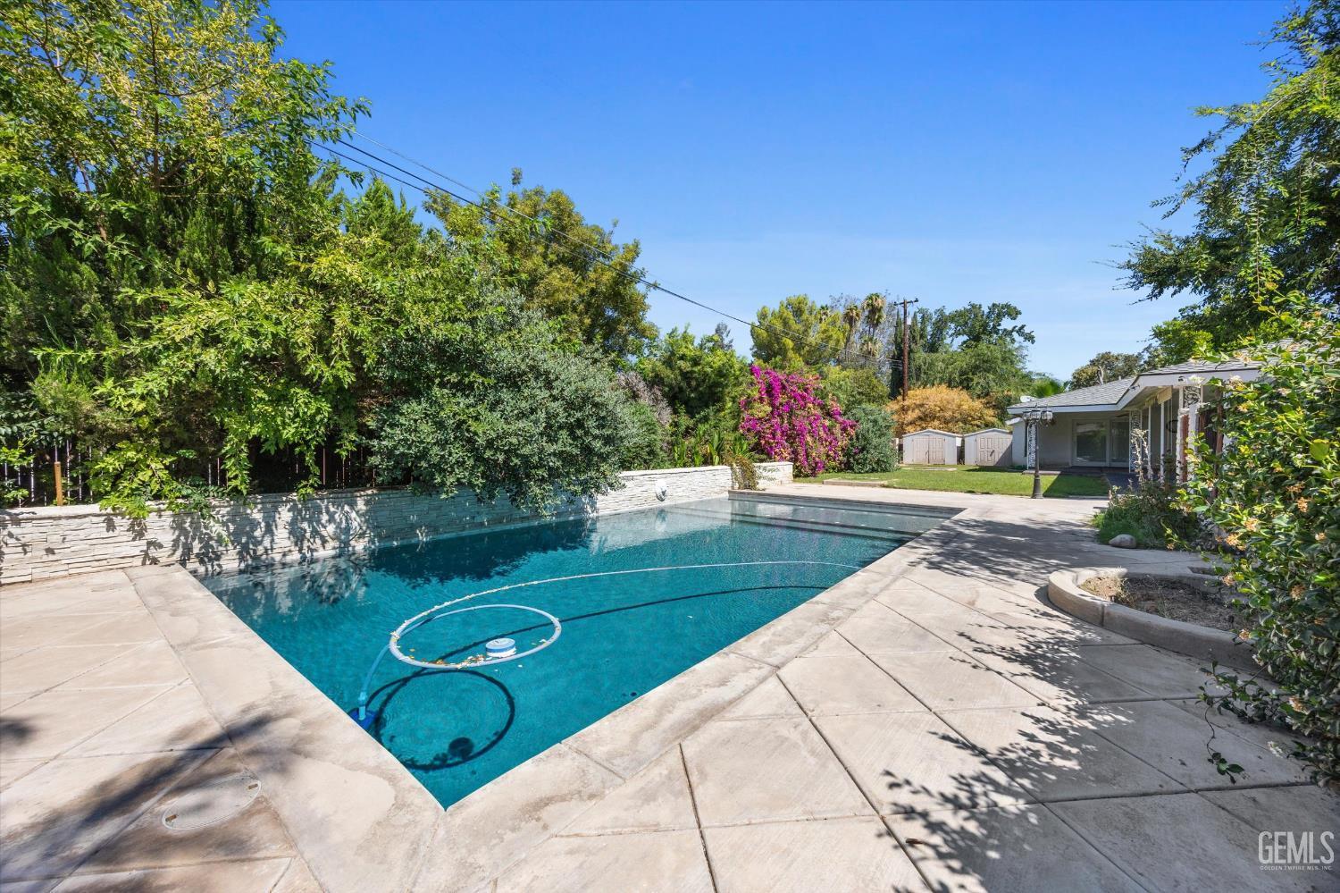 Shafter, California, 93263, United States, 5 Bedrooms Bedrooms, ,4 BathroomsBathrooms,Residential,For Sale,1896339