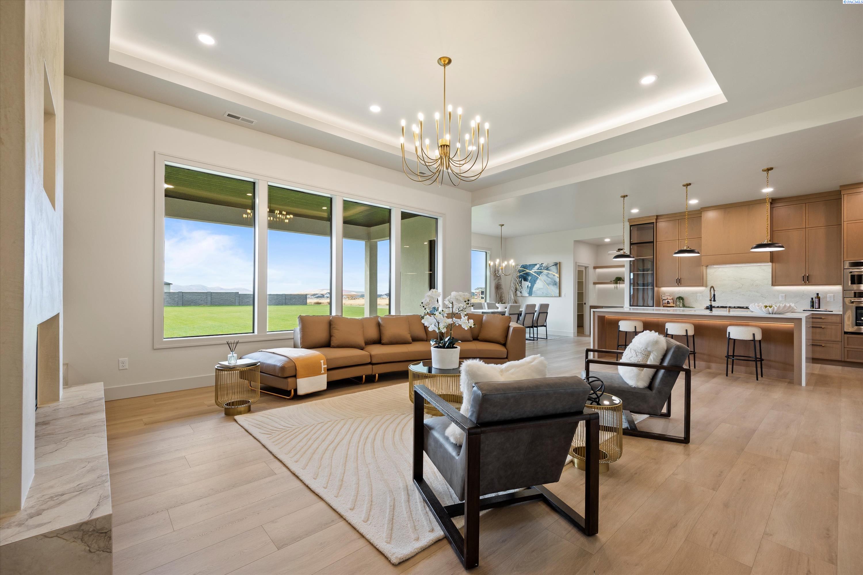 Kennewick, Washington, 99338, United States, 4 Bedrooms Bedrooms, ,4 BathroomsBathrooms,Residential,For Sale,1993366