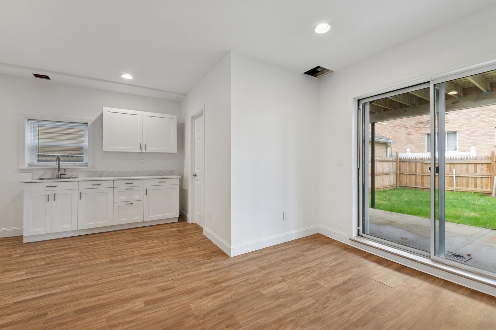 Bronx, New York, 10465, United States, 3 Bedrooms Bedrooms, ,2 BathroomsBathrooms,Residential,For Sale,1794216