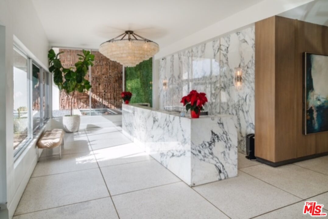 West Hollywood, California, 90069, United States, 1 Bedroom Bedrooms, ,1 BathroomBathrooms,Residential,For Sale,1891837