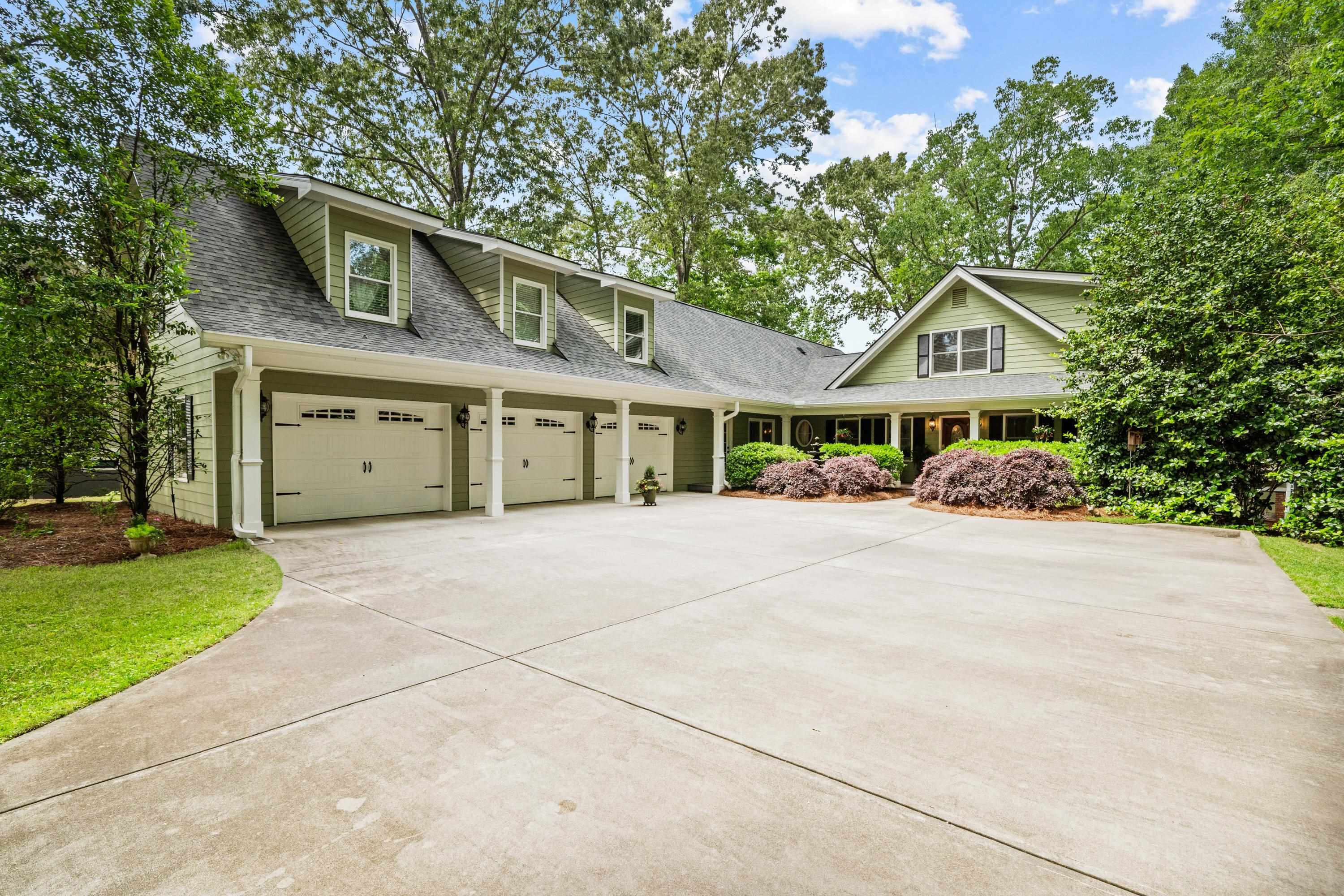165 lakeview DR, Eatonton, Georgia, 31024, United States, 6 Bedrooms Bedrooms, ,7 BathroomsBathrooms,Residential,For Sale,165 lakeview DR,1526923