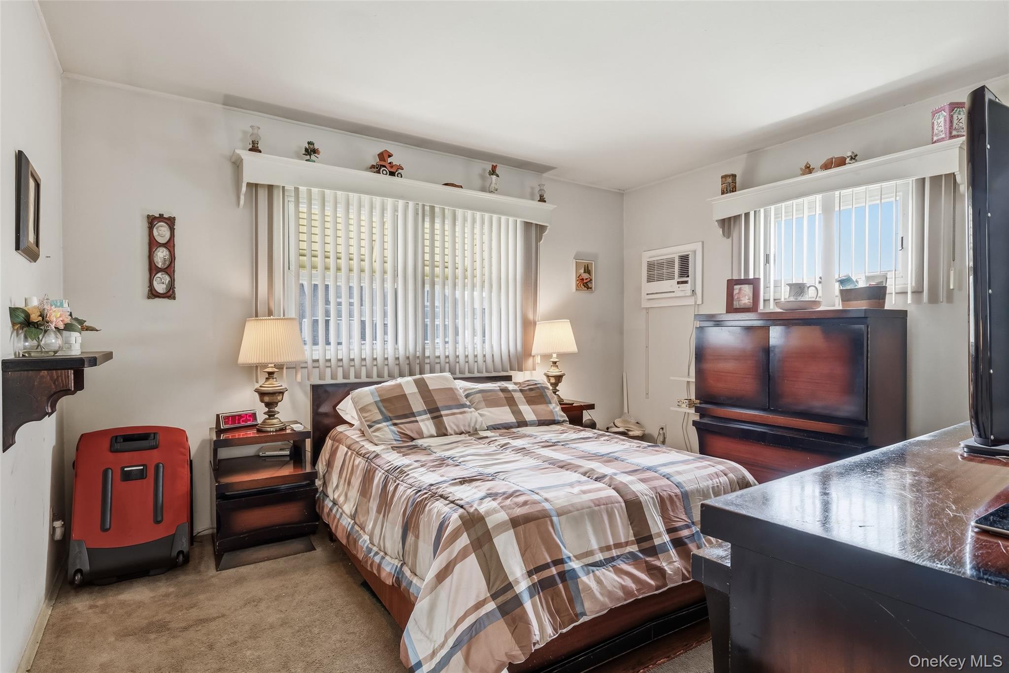 Seaford, New York, 11783, United States, 3 Bedrooms Bedrooms, ,2 BathroomsBathrooms,Residential,For Sale,2048212