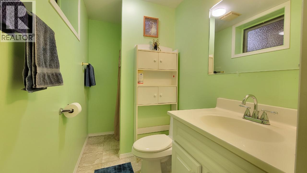 KAMLOOPS, British Columbia, V2H 1S7, CA, 4 Bedrooms Bedrooms, ,3 BathroomsBathrooms,Residential,For Sale,1949543