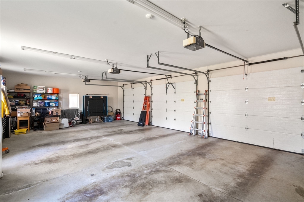 Dartmouth, Massachusetts, 02748, United States, 4 Bedrooms Bedrooms, ,5 BathroomsBathrooms,Residential,For Sale,1804172