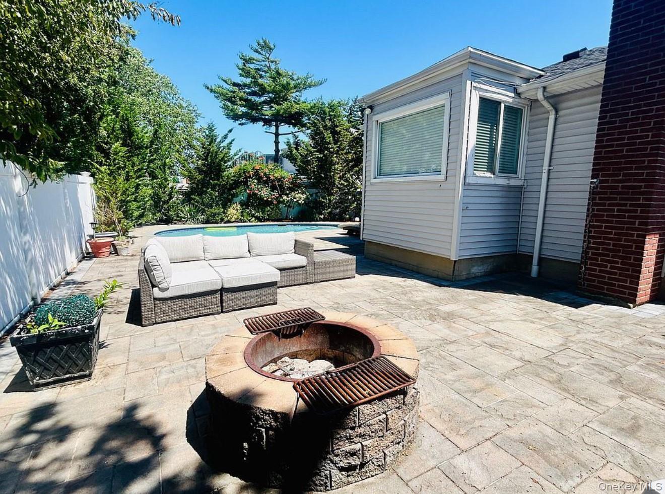 Oceanside, New York, 11572, United States, 3 Bedrooms Bedrooms, ,3 BathroomsBathrooms,Residential,For Sale,1995607