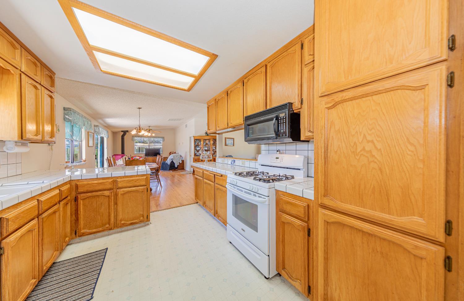 Oakhurst, California, 93644, United States, 4 Bedrooms Bedrooms, ,3 BathroomsBathrooms,Residential,For Sale,1974250