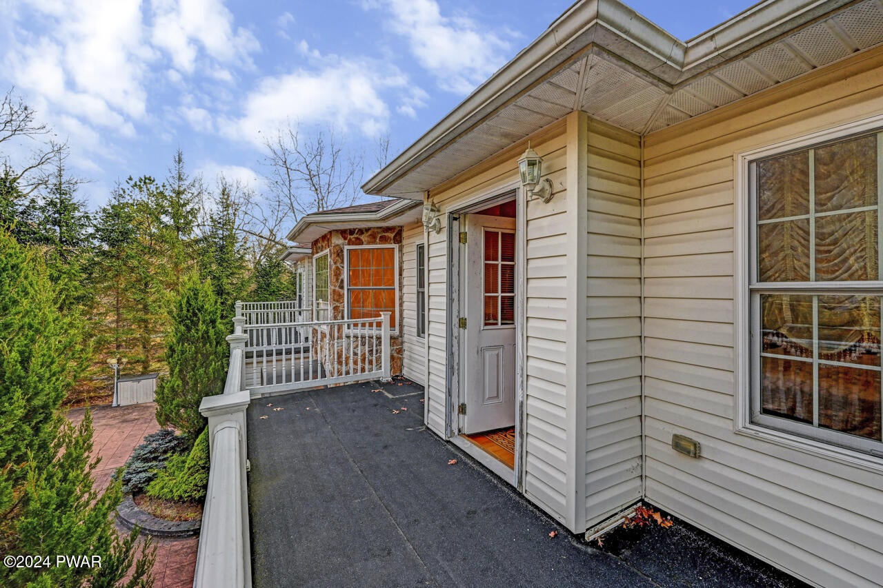 Albrightsville, Pennsylvania, 18210, United States, 4 Bedrooms Bedrooms, ,5 BathroomsBathrooms,Residential,For Sale,1982857