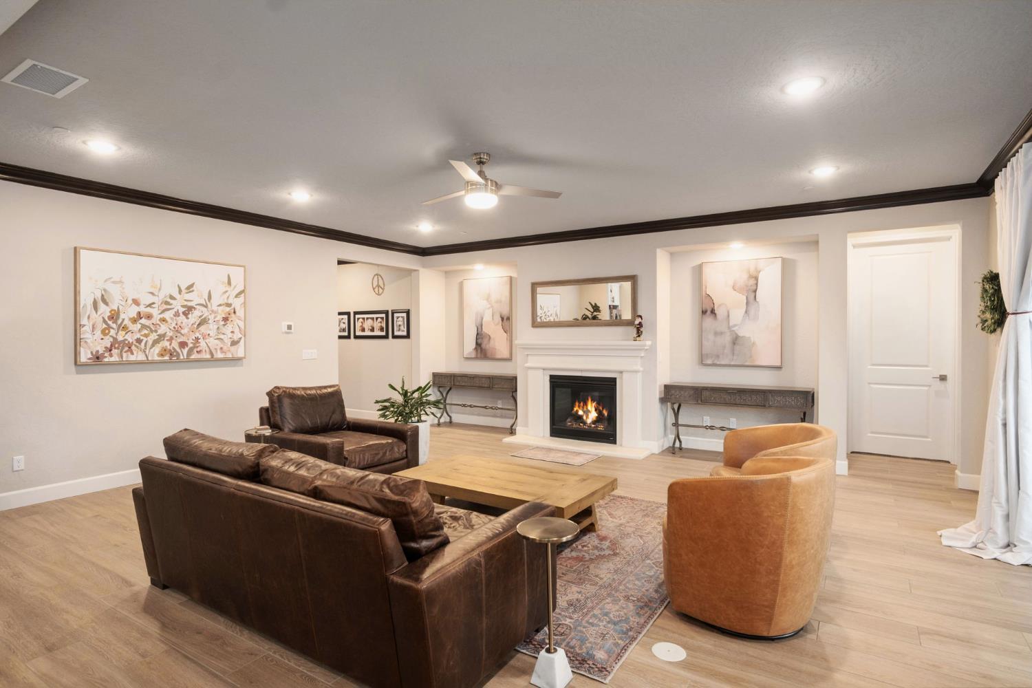 Clovis, California, 93619, United States, 6 Bedrooms Bedrooms, ,4 BathroomsBathrooms,Residential,For Sale,2005151