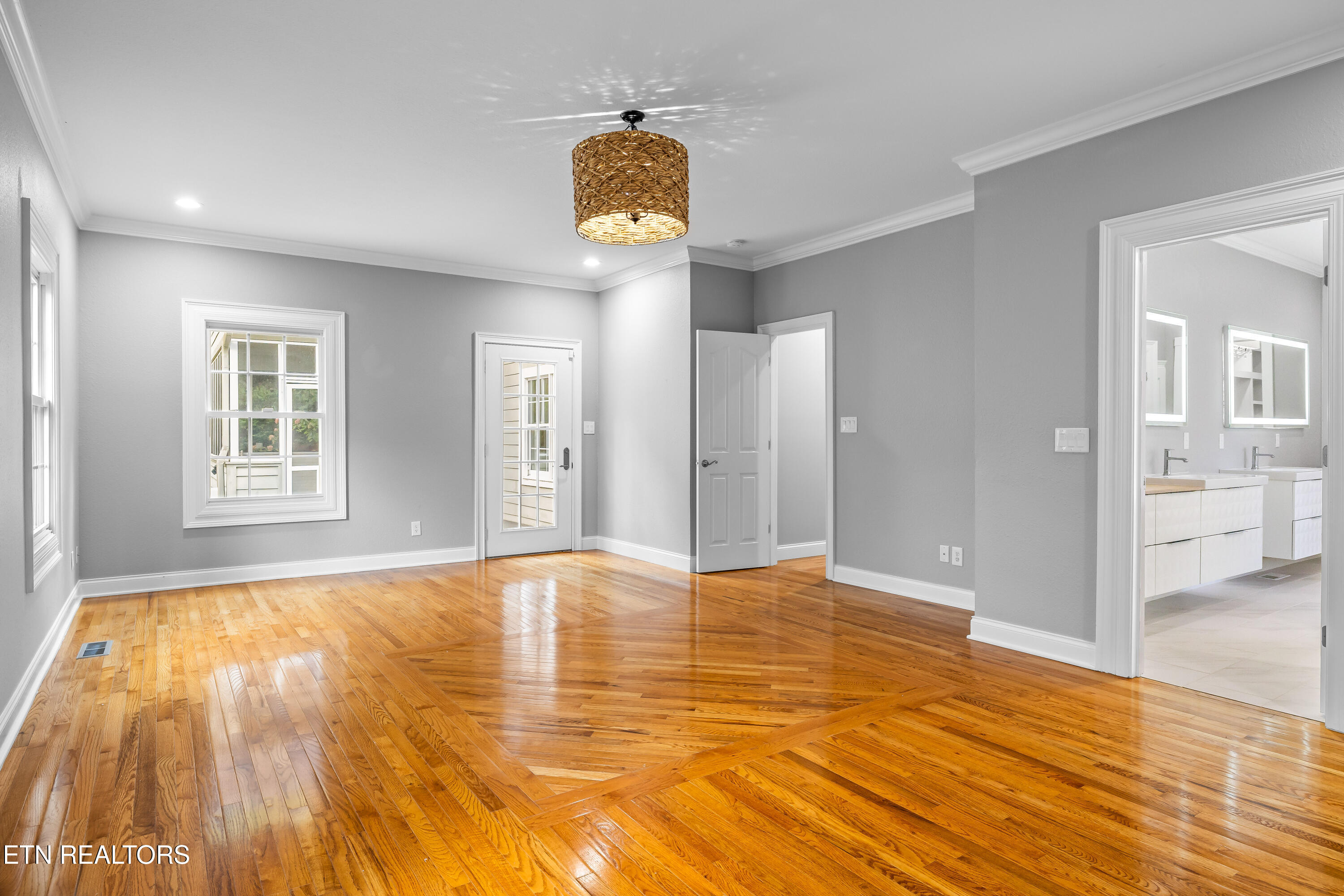 Maryville, Tennessee, 37803, United States, 4 Bedrooms Bedrooms, ,5 BathroomsBathrooms,Residential,For Sale,1984597