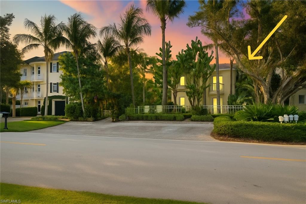 Naples, Florida, 34102, United States, 2 Bedrooms Bedrooms, ,2 BathroomsBathrooms,Residential,For Sale,1987994