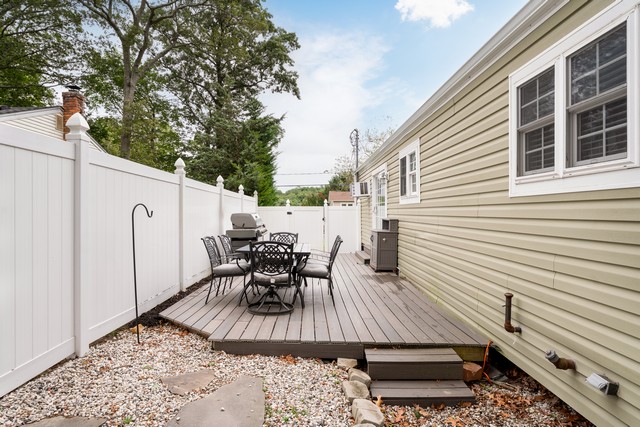 Sound Beach, New York, 11789, United States, 3 Bedrooms Bedrooms, ,2 BathroomsBathrooms,Residential,For Sale,1926183