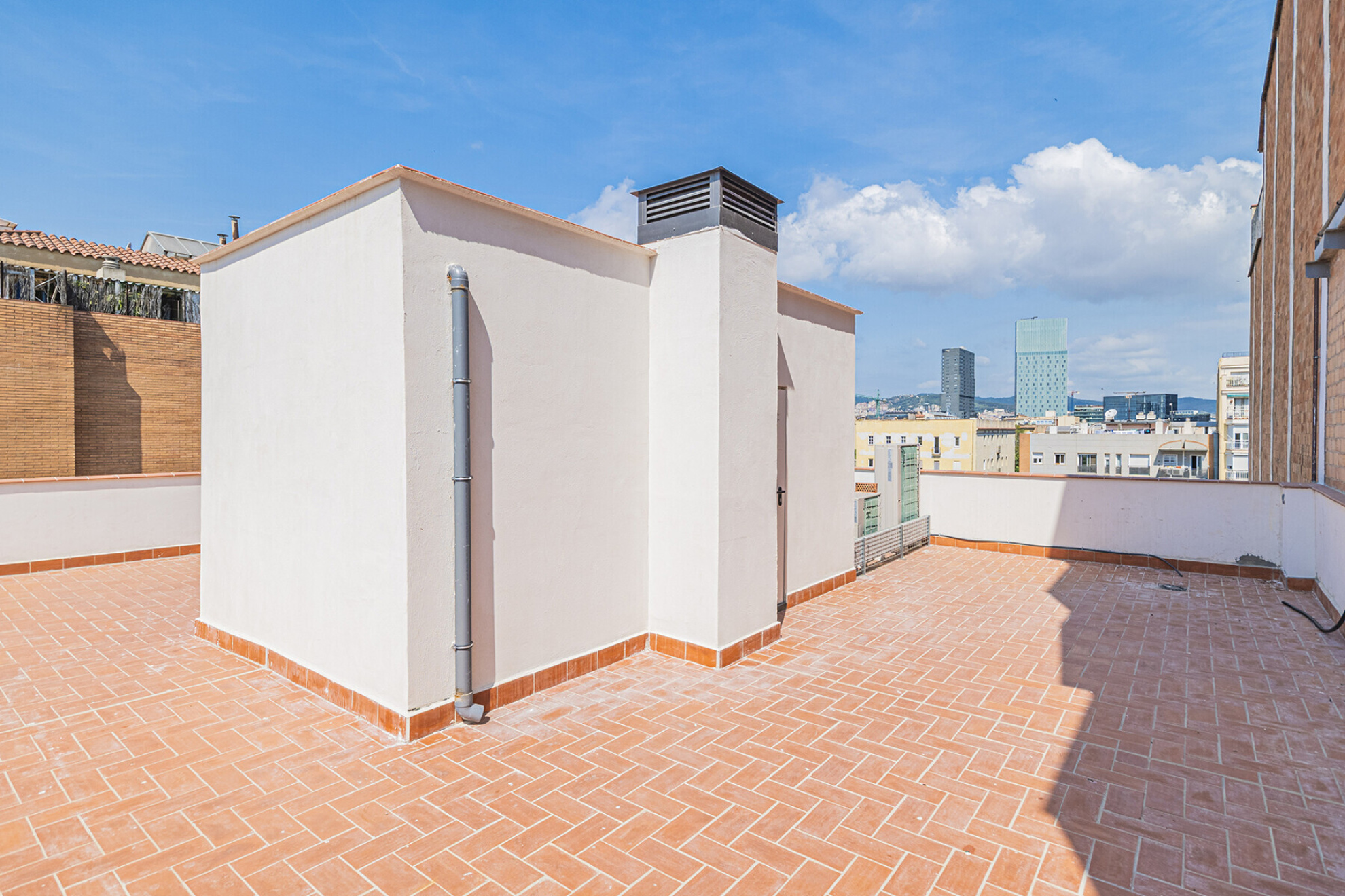  Newly constructed duplex penthouse near the beach - 物件實景