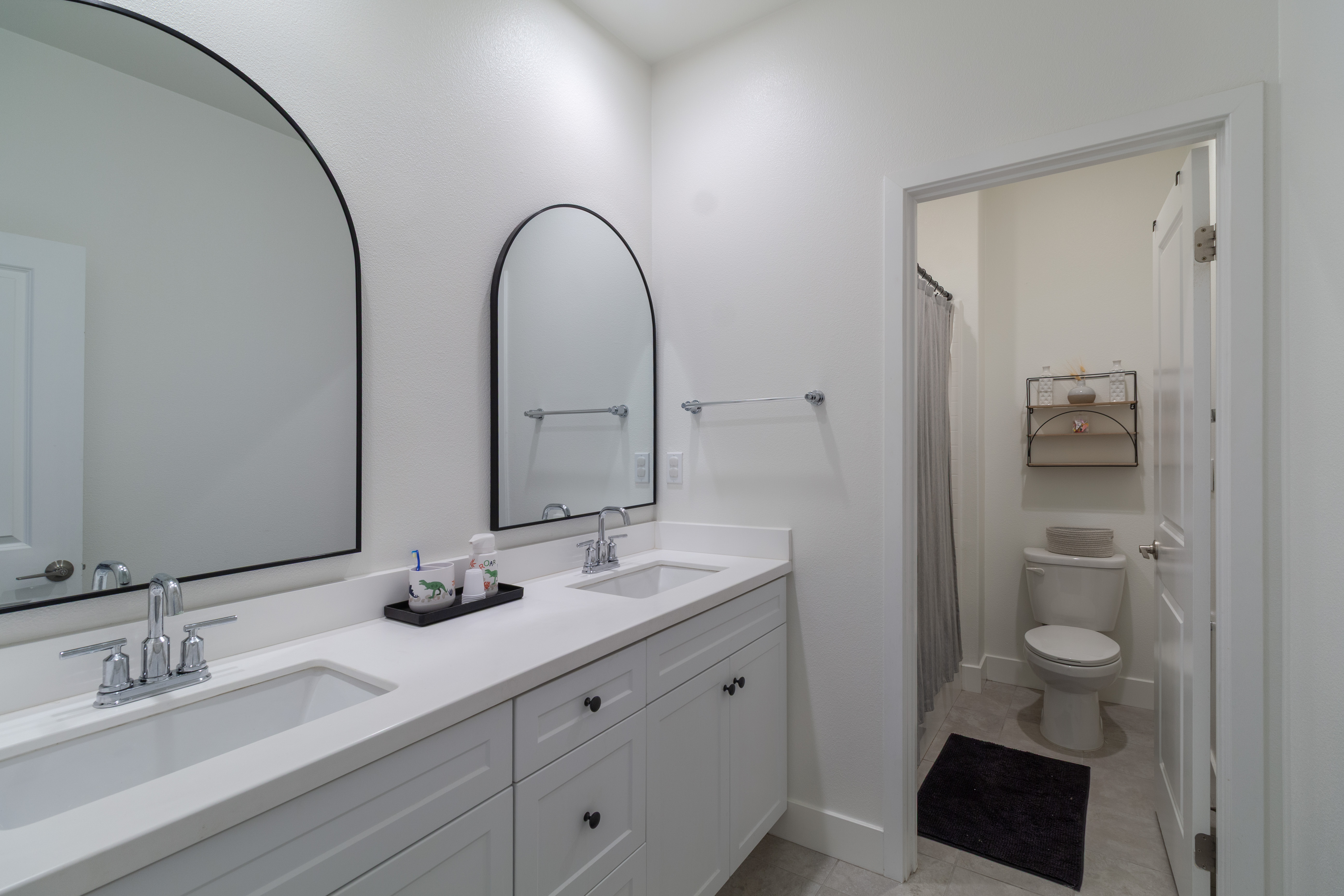 Corona, California, 92883, United States, 4 Bedrooms Bedrooms, ,3 BathroomsBathrooms,Residential,For Sale,1922003