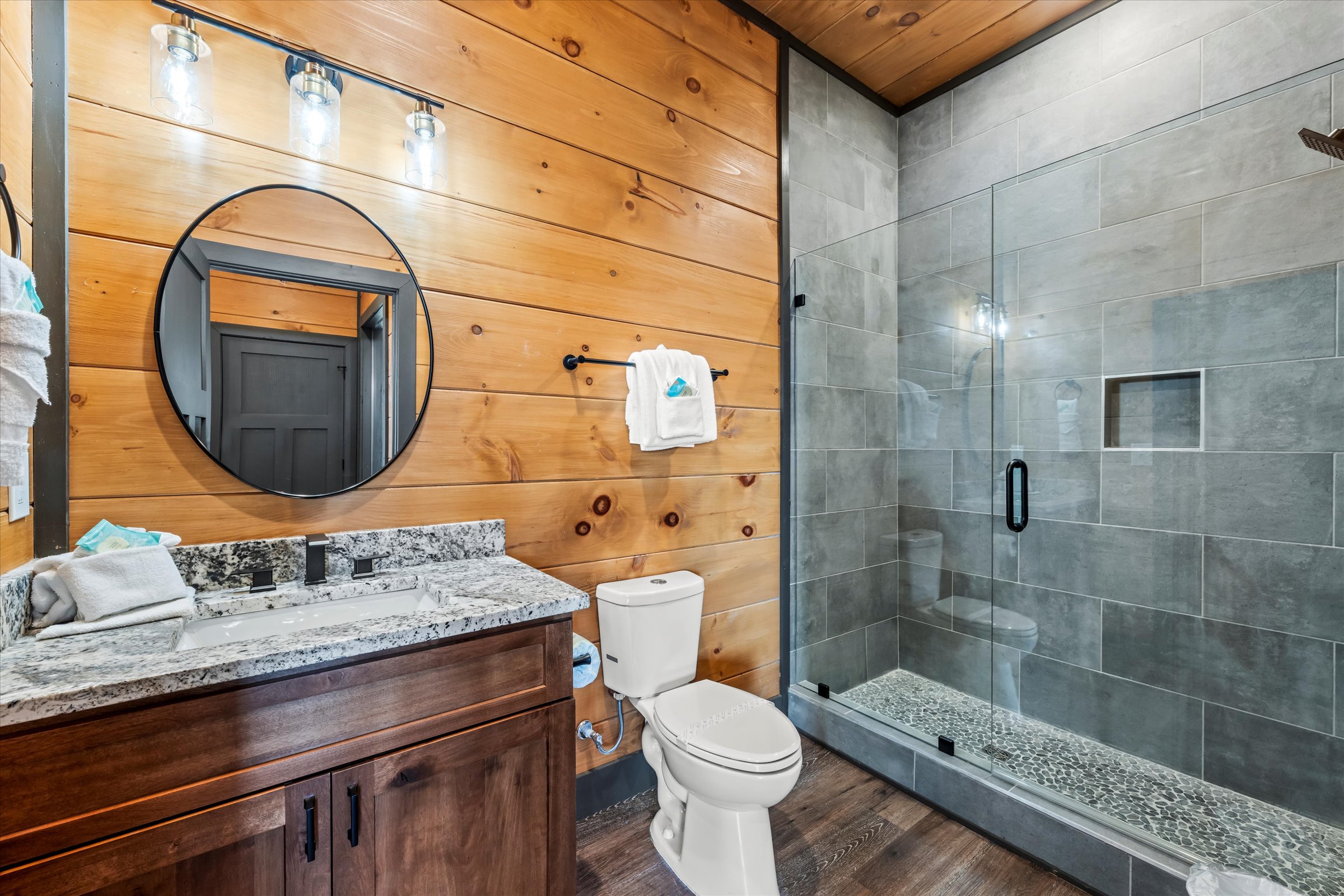 Sevierville, Tennessee, 37876, United States, 5 Bedrooms Bedrooms, ,6 BathroomsBathrooms,Residential,For Sale,1975935